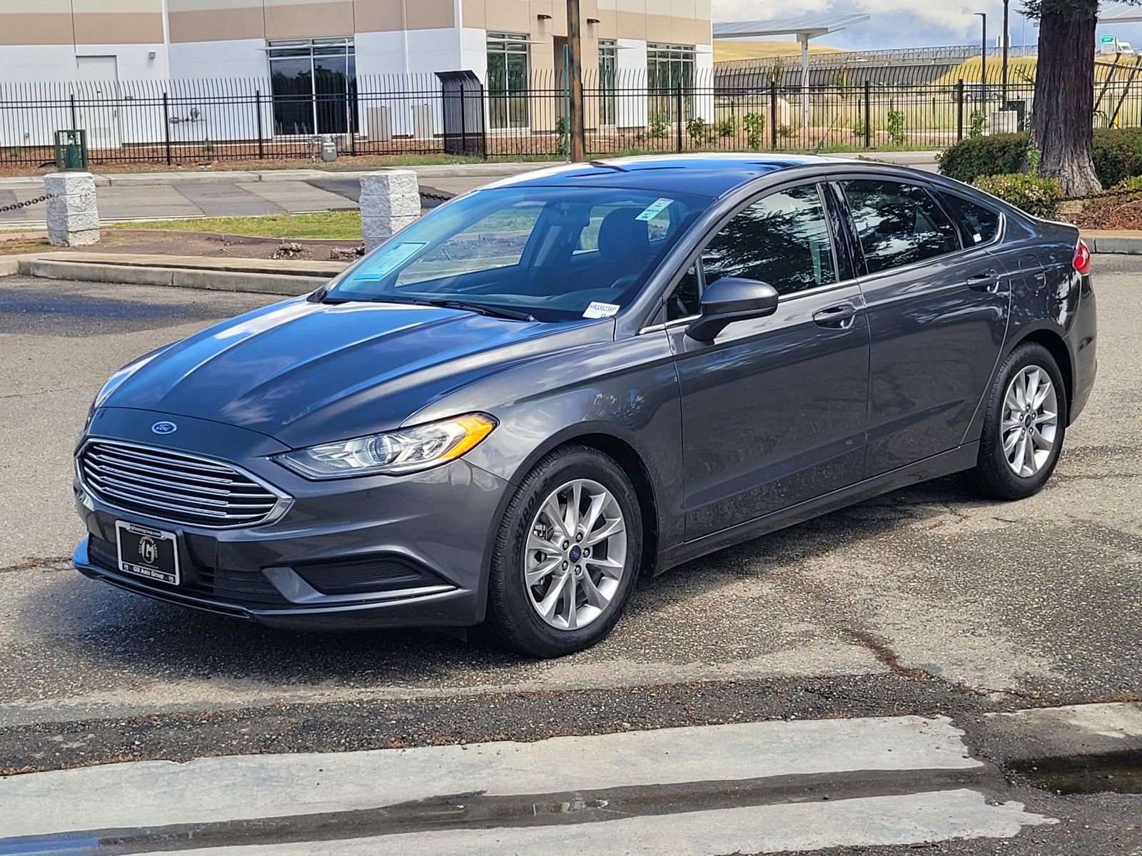 Used 2017 Ford Fusion SE w/ Fusion SE Technology Package image 8