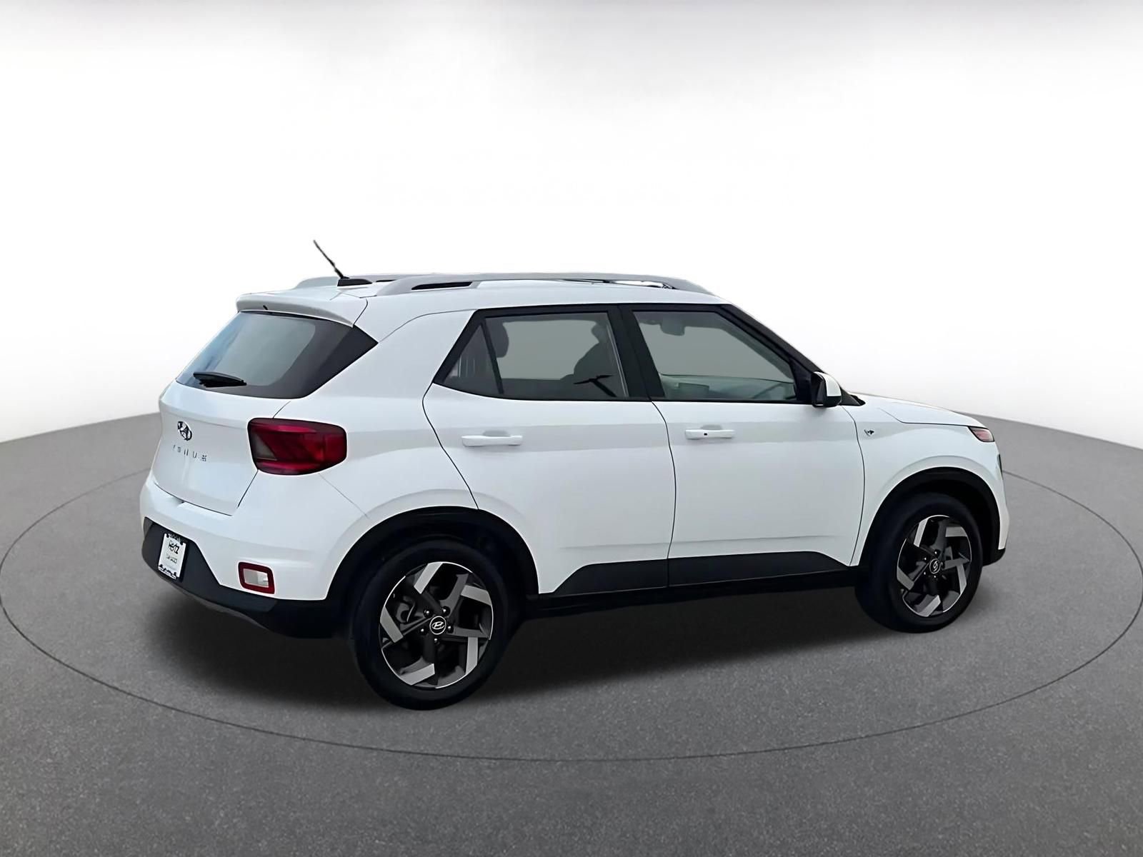 Used 2025 Hyundai Venue SEL image 15
