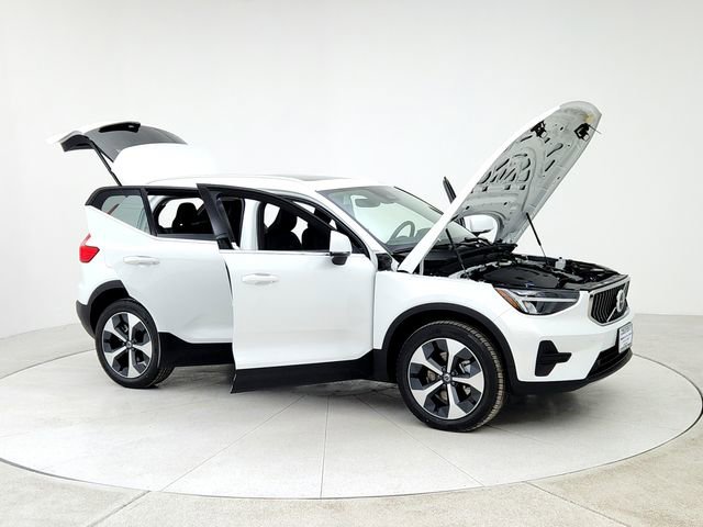 New 2025 Volvo XC40 B5 Core w/ Protection Package Premier image 10