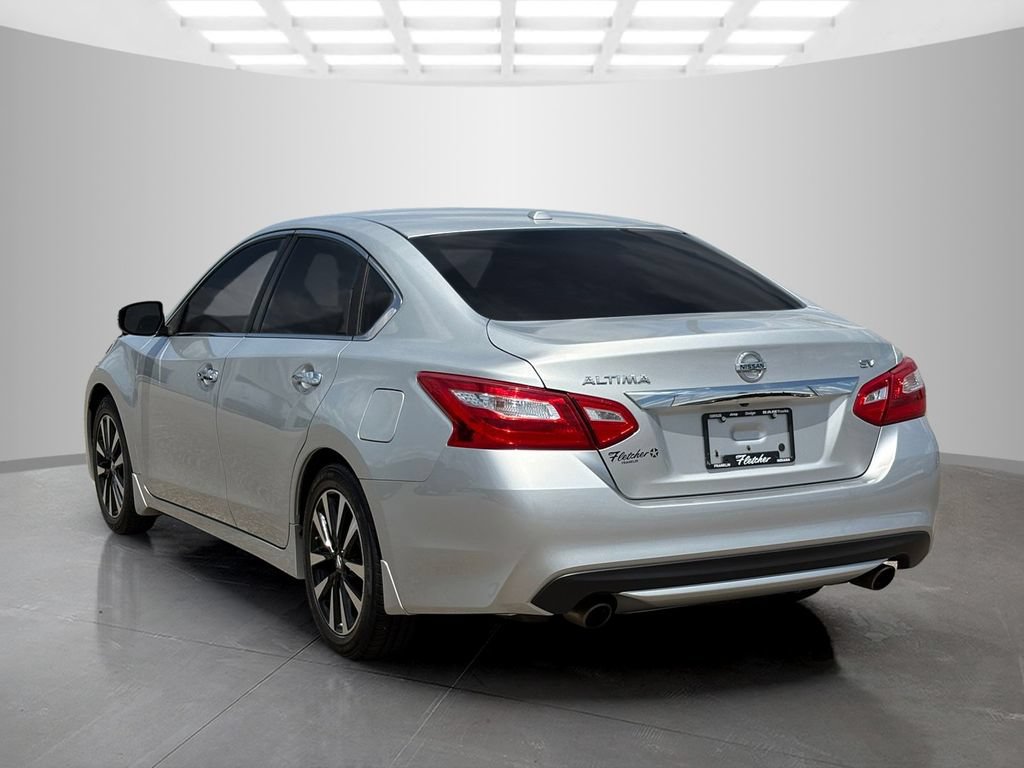 Used 2017 Nissan Altima 2.5 SV w/ Convenience Package FWD image 5