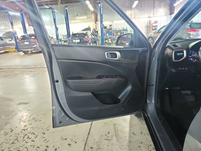 Used 2020 Hyundai Venue SEL w/ Convenience + Premium Package image 19