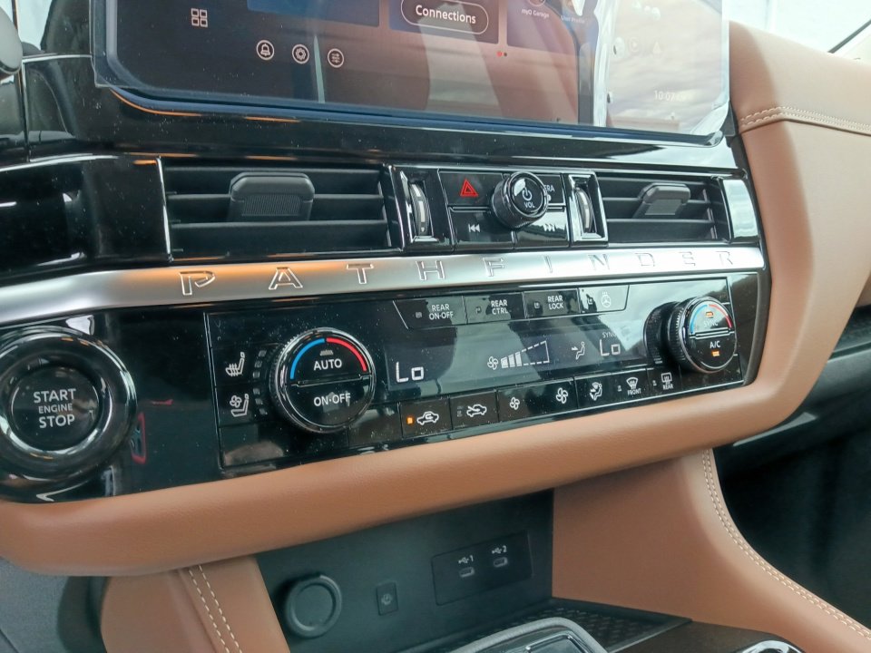 New 2026 Nissan Pathfinder Platinum AWD/4WD image 17