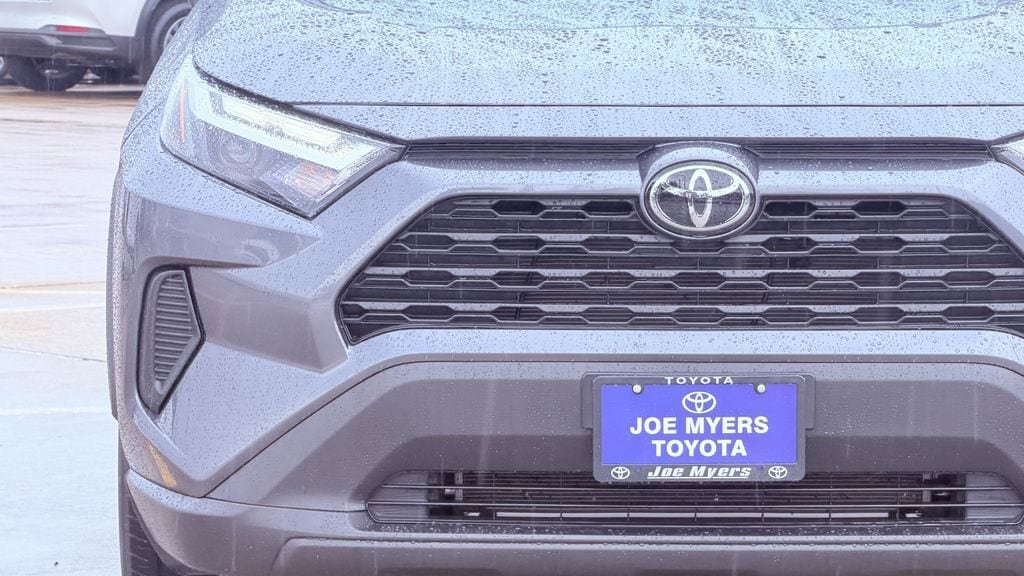 Used 2025 Toyota RAV4 XLE FWD image 4
