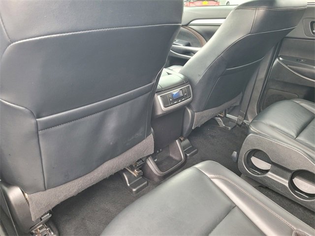 Used 2019 Toyota Highlander XLE image 14