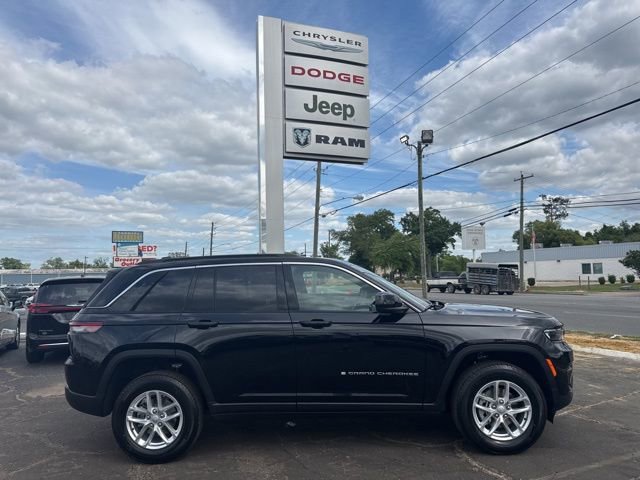 New 2026 Jeep Grand Cherokee Laredo RWD image 2
