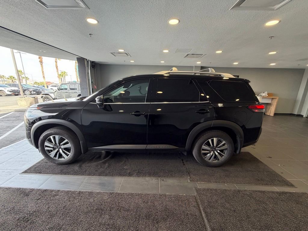 Used 2025 Nissan Pathfinder SL image 8