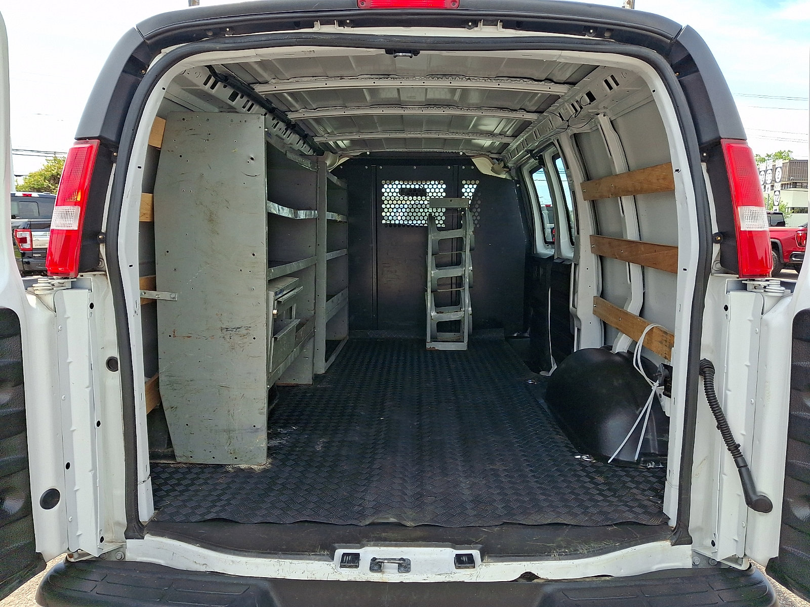 Used 2022 GMC Savana 2500 w/ Driver Convenience Package RWD image 31