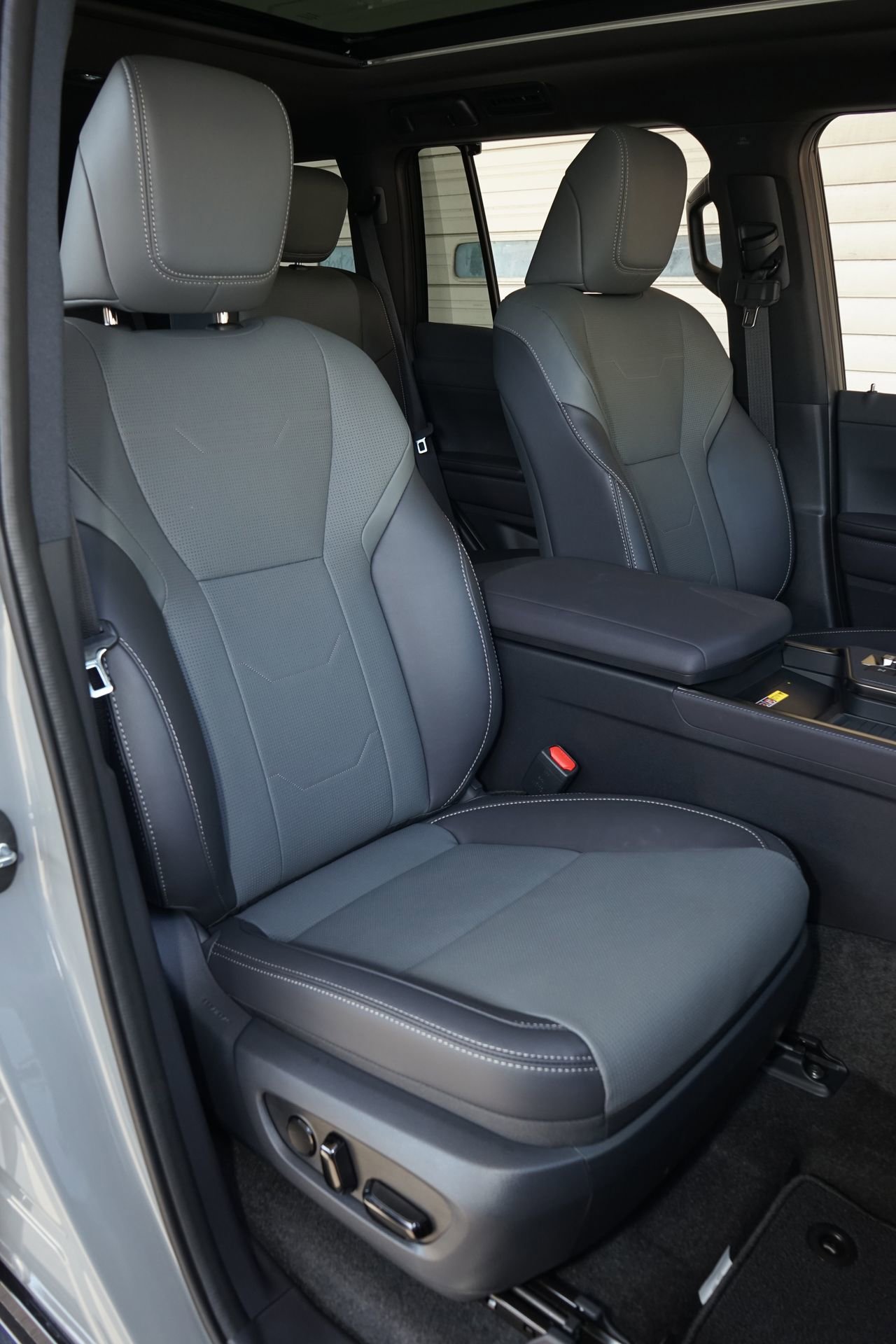 Used 2025 Lexus GX 550 w/ Cold Area Package image 11