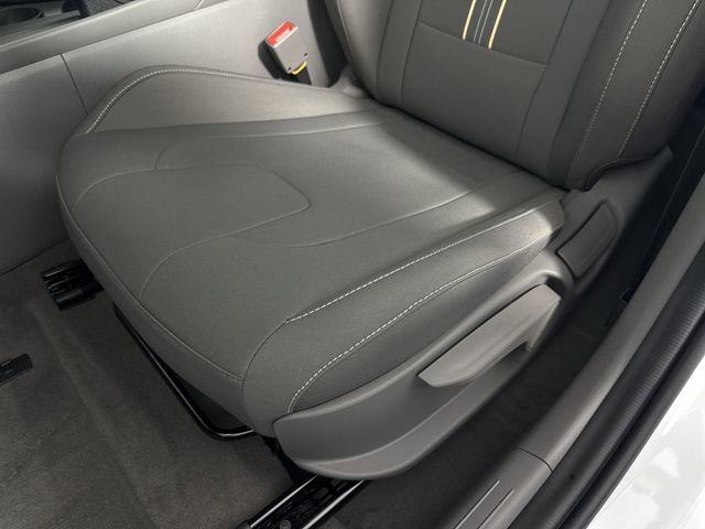 Used 2025 Hyundai Elantra Sport FWD image 36