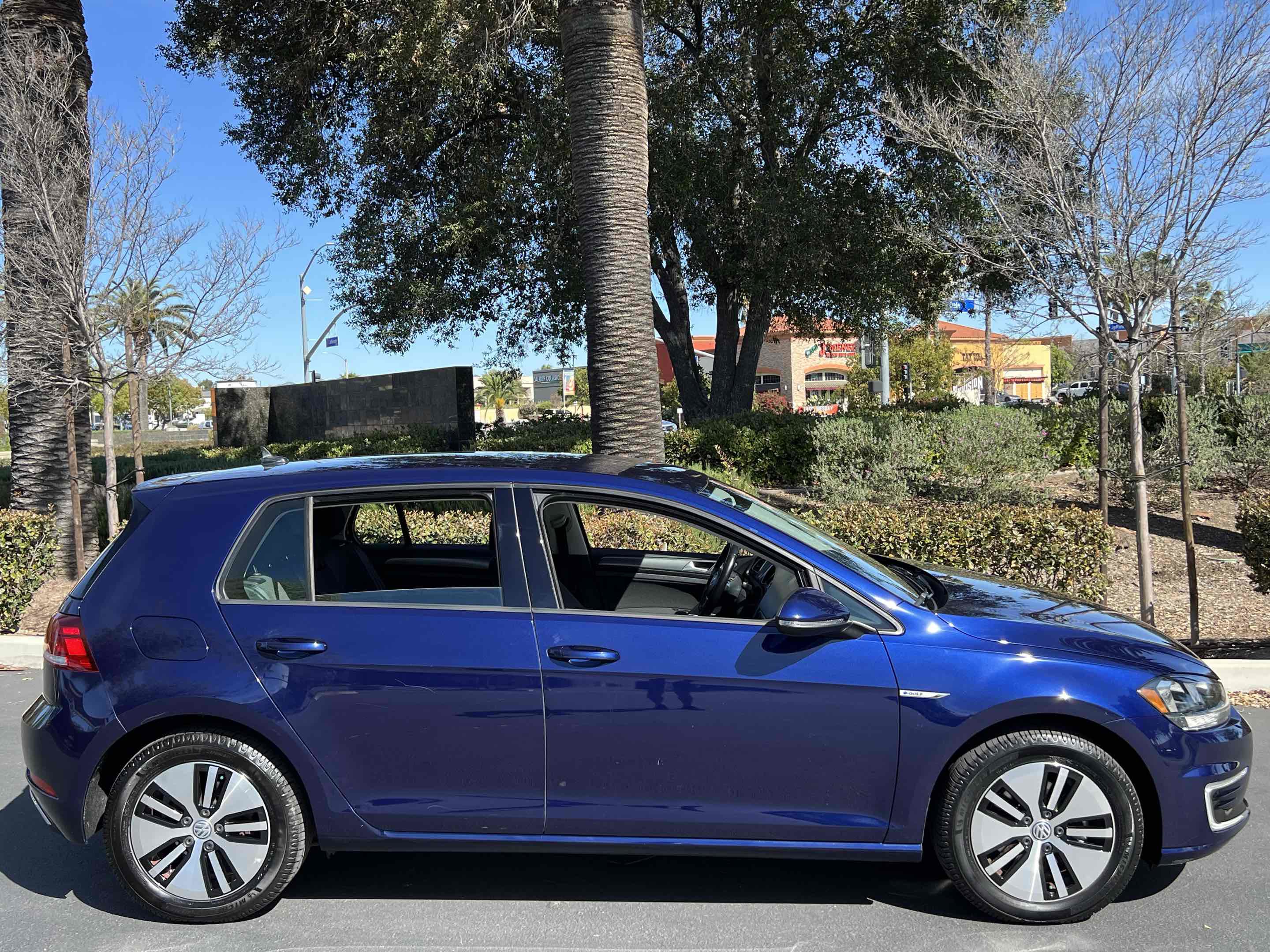 Used 2019 Volkswagen e-Golf SE w/ Driver Assistance Package image 16