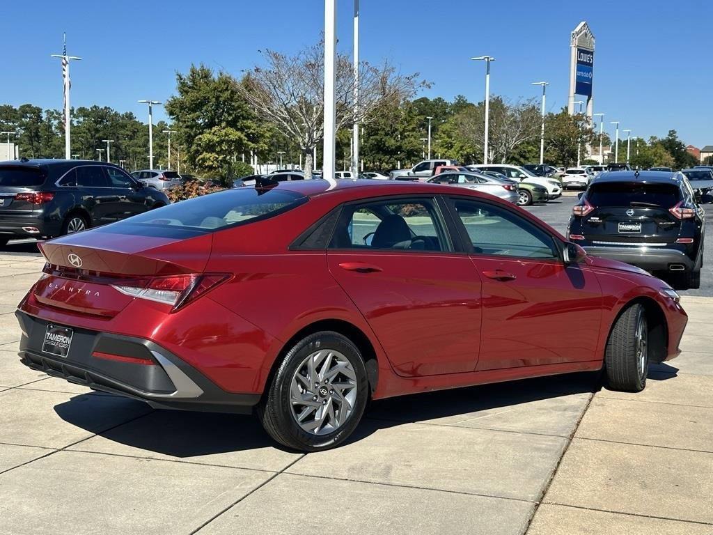 Used 2024 Hyundai Elantra SEL image 23