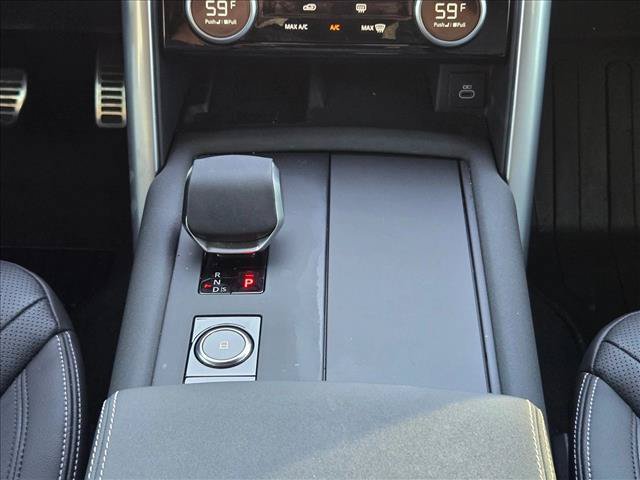 Used 2025 Land Rover Discovery Dynamic SE AWD/4WD image 12