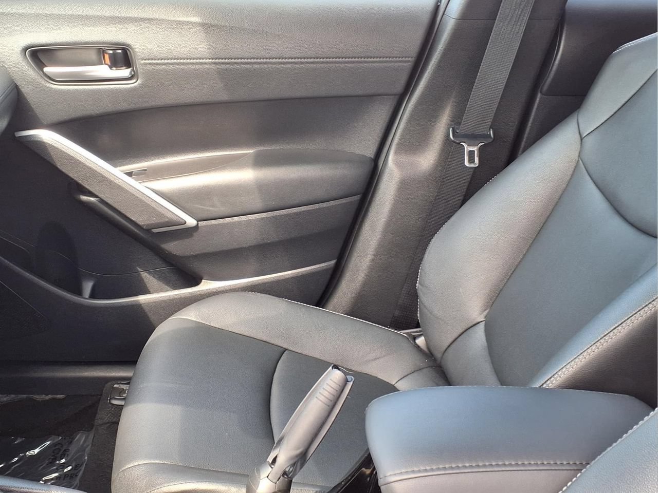 Used 2025 Toyota Corolla Cross XLE FWD image 14