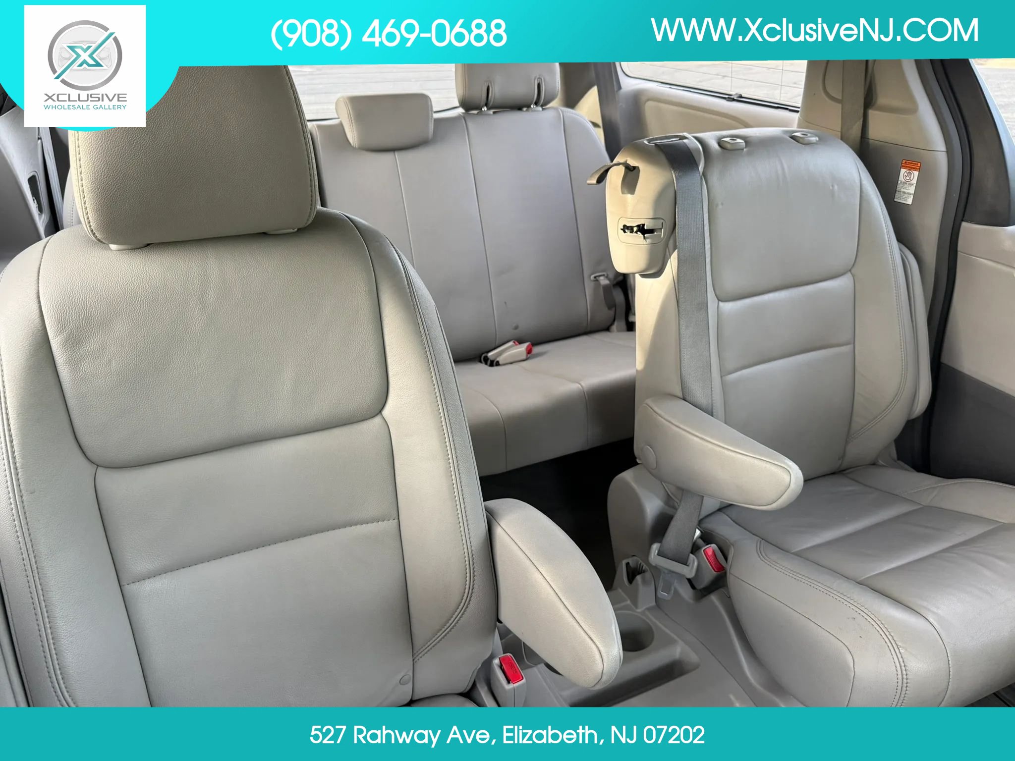 Used 2019 Toyota Sienna XLE Premium w/ Carpet Mat Package FWD image 64