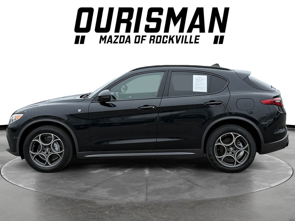 Used 2022 Alfa Romeo Stelvio Ti image 3