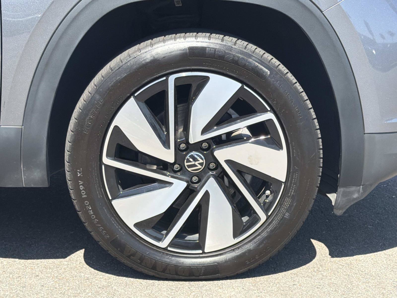 Used 2025 Volkswagen Atlas SE FWD image 24