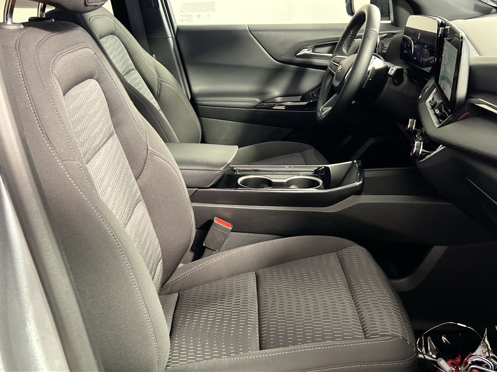 Used 2025 Chevrolet Equinox LT FWD image 28
