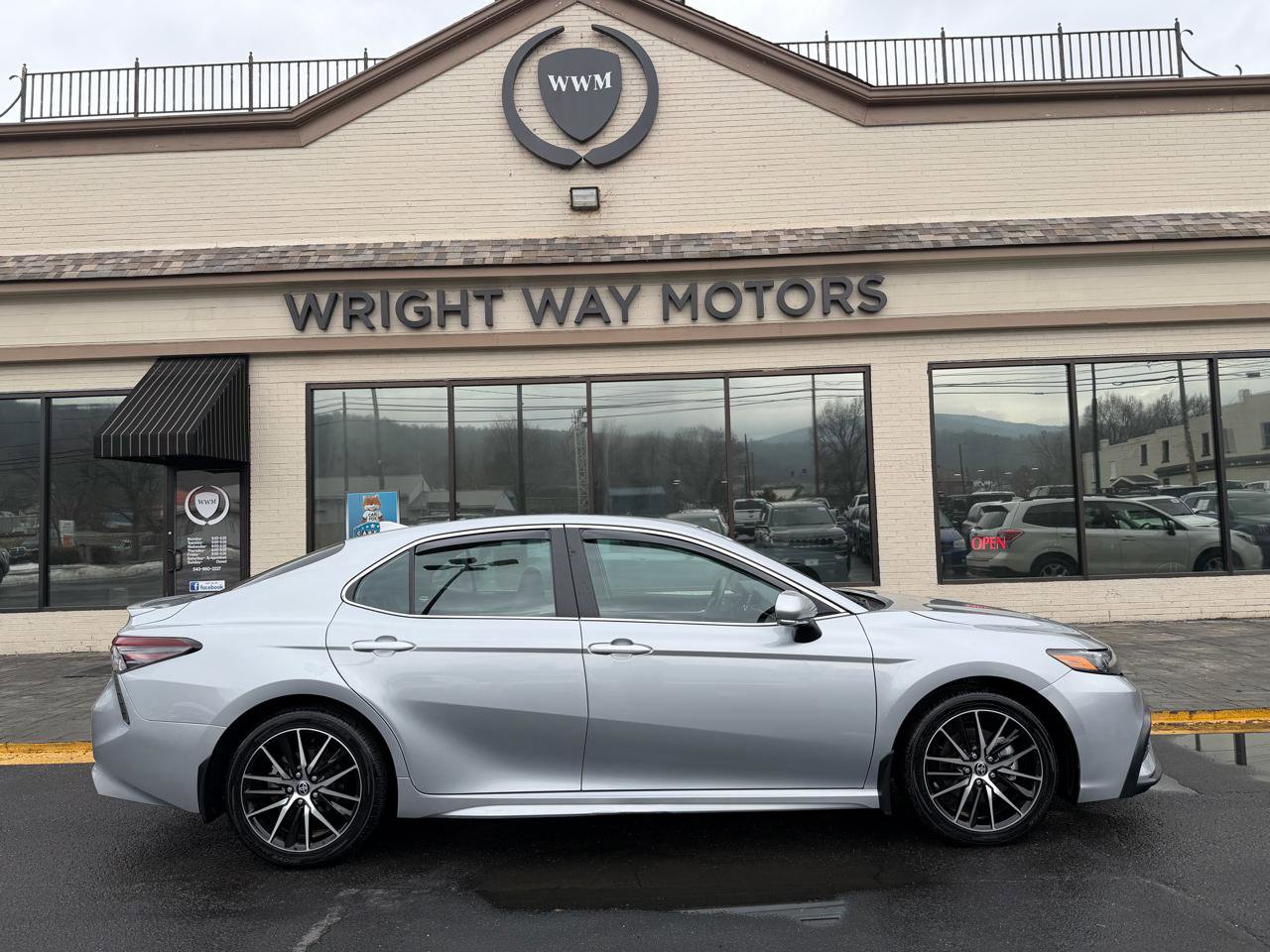 Used 2023 Toyota Camry SE w/ Cold Weather Package image 2