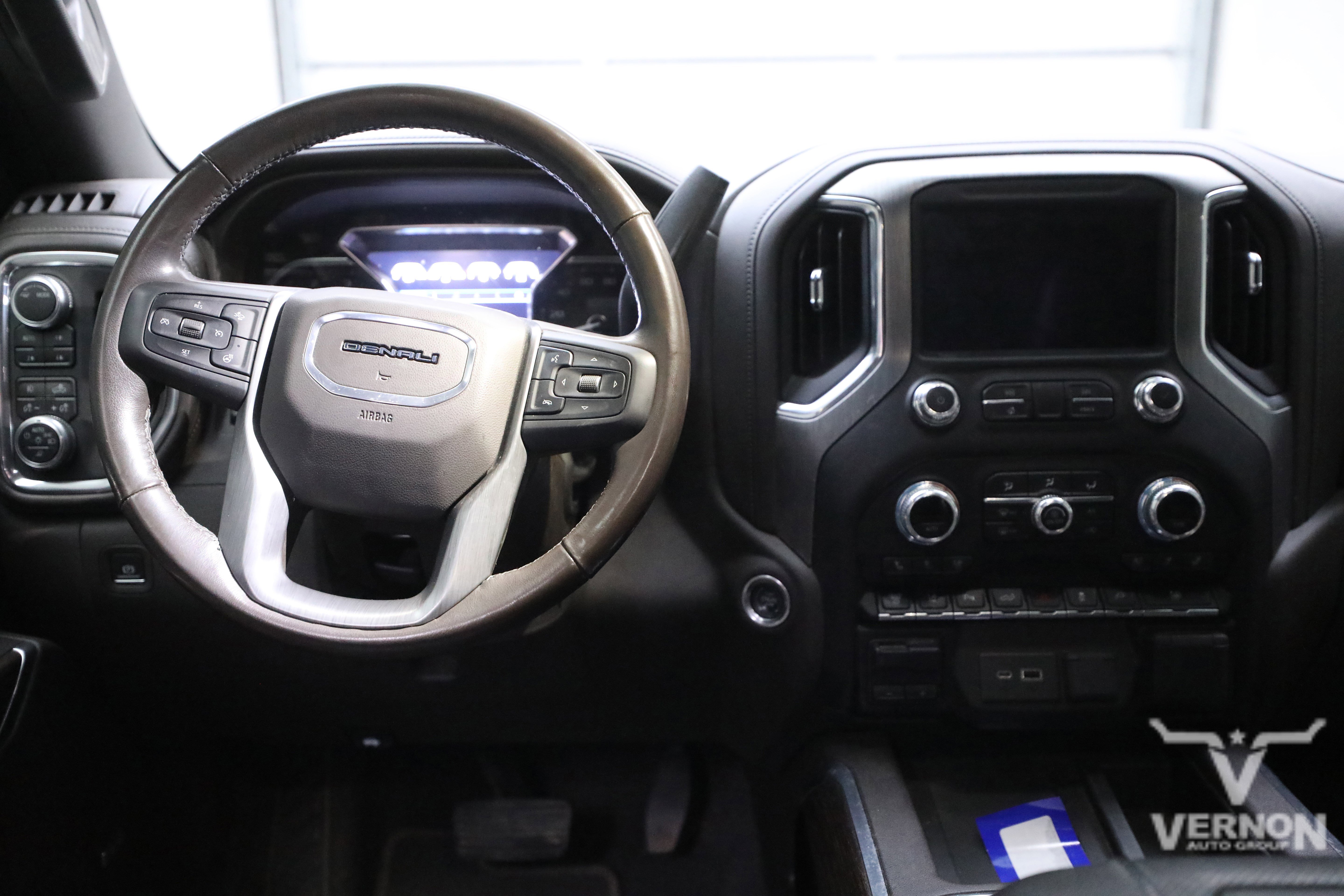 Used 2020 GMC Sierra 3500 Denali w/ Denali Ultimate Package image 8