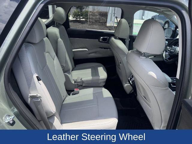 Used 2025 Kia Sorento SX AWD/4WD image 24
