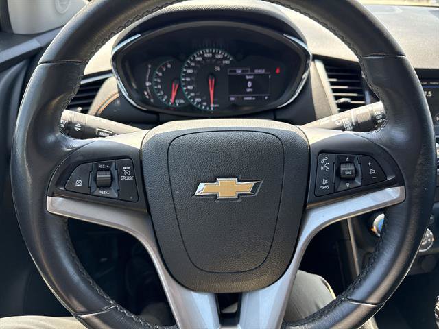 Used 2019 Chevrolet Trax LT w/ LT Convenience Package FWD image 11