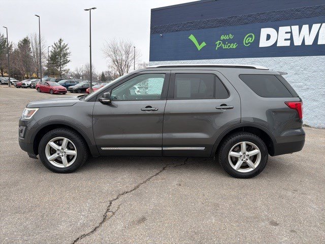 Used 2016 Ford Explorer XLT w/ Equipment Group 202A image 2