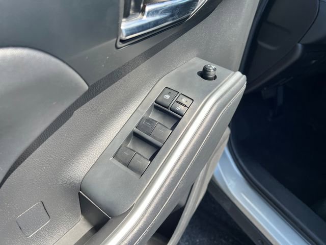 Used 2021 Toyota Highlander XLE AWD/4WD image 25