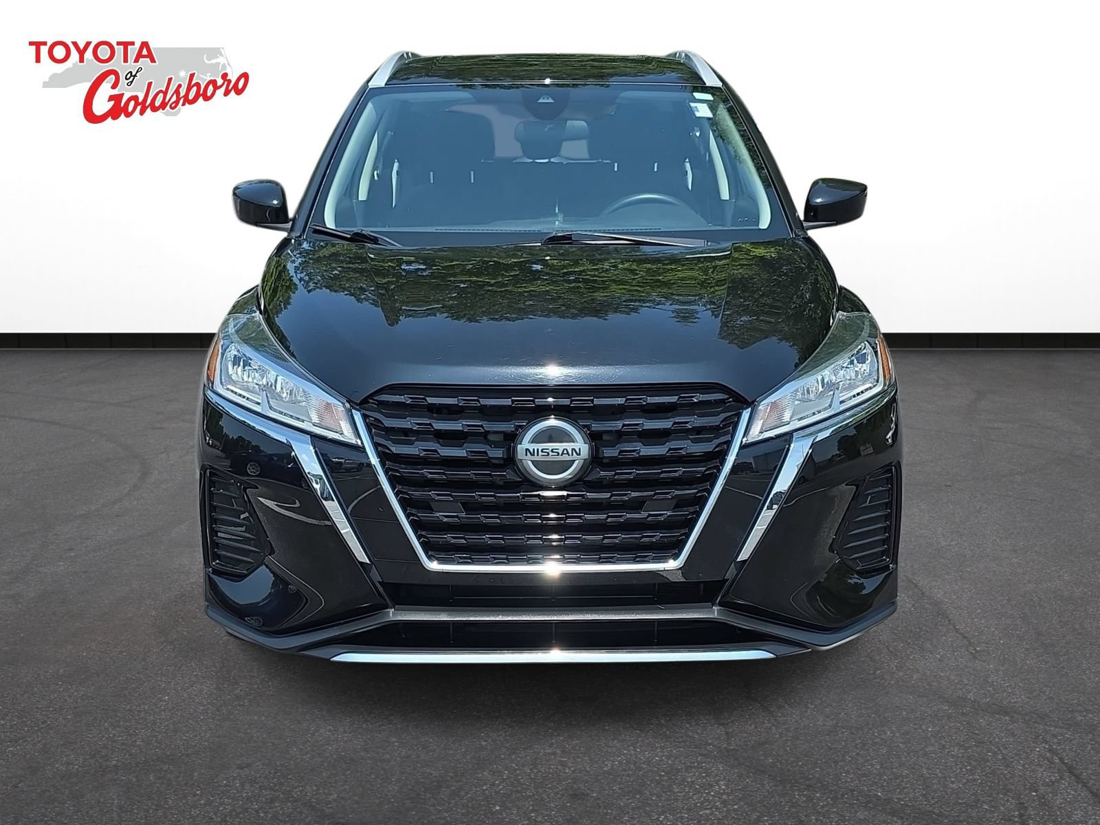 Used 2021 Nissan Kicks SV FWD image 2