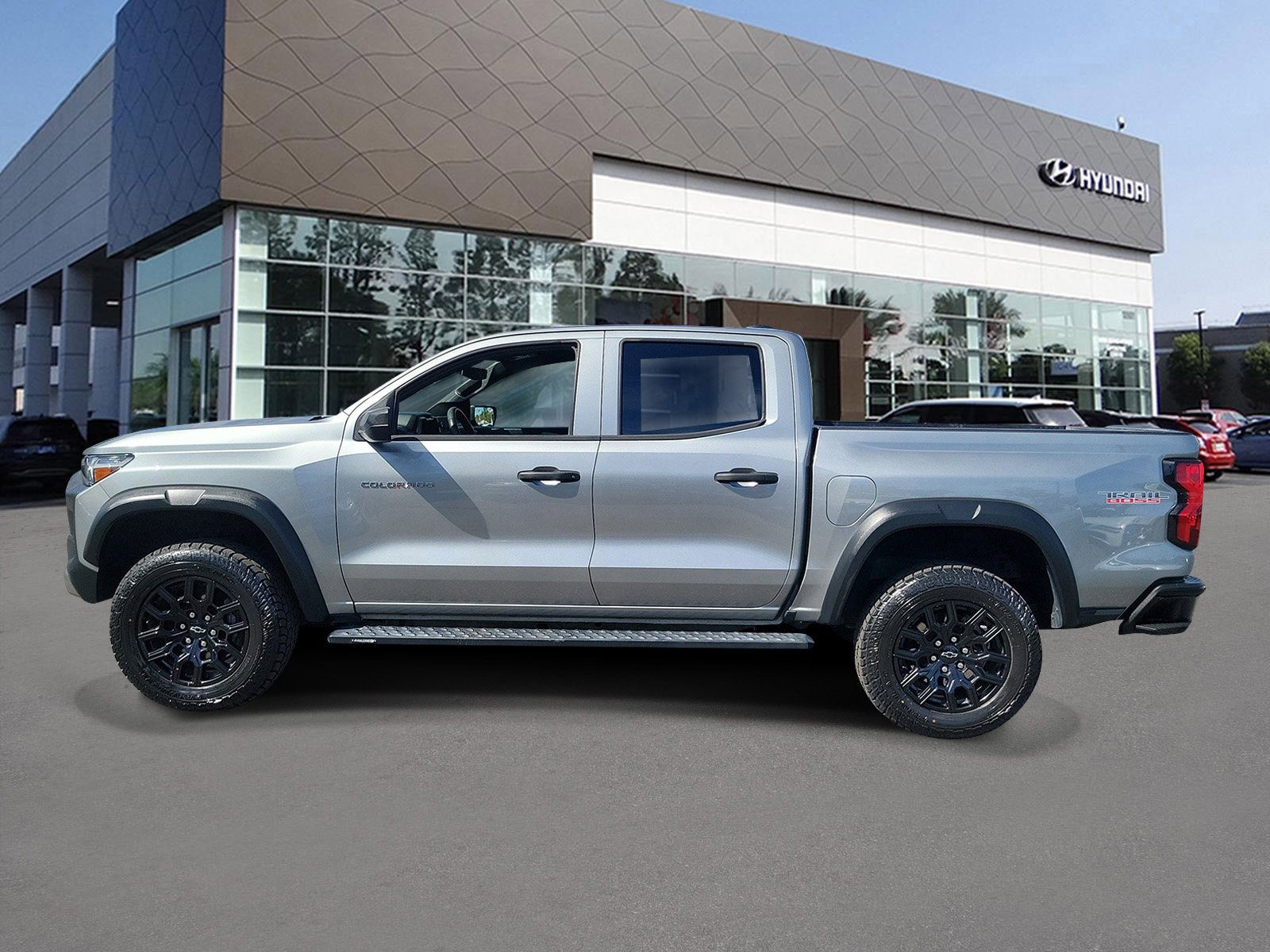 Used 2023 Chevrolet Colorado Trail Boss w/ Advanced Trailering Package AWD/4WD image 3