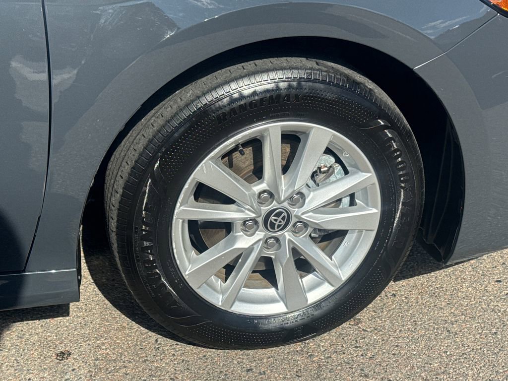 Used 2025 Toyota Camry LE AWD/4WD image 42
