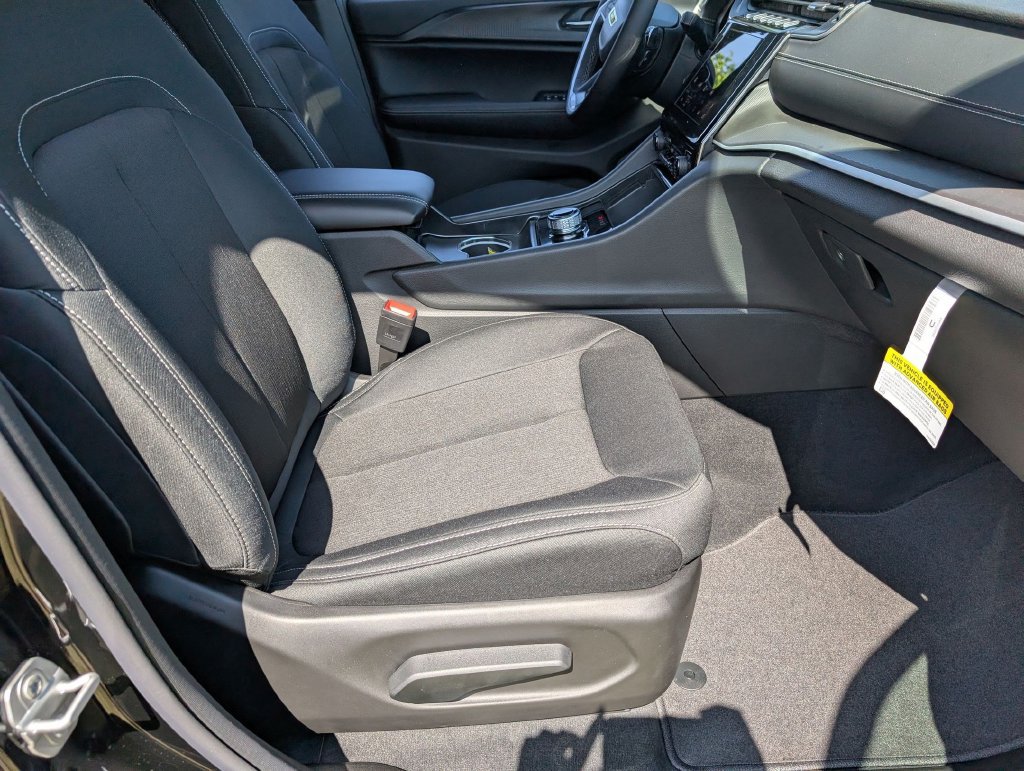New 2026 Jeep Grand Cherokee Laredo RWD image 29