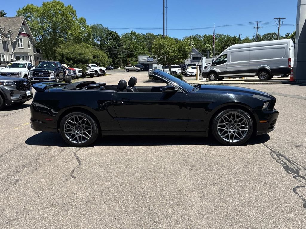 Used 2013 Ford Mustang Premium RWD image 8