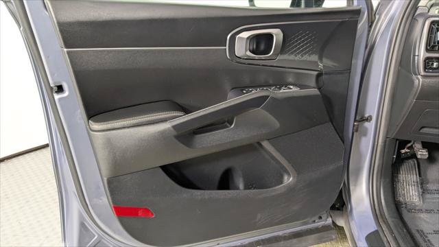 Used 2023 Kia Sorento S w/ Panoramic Sunroof Package FWD image 12