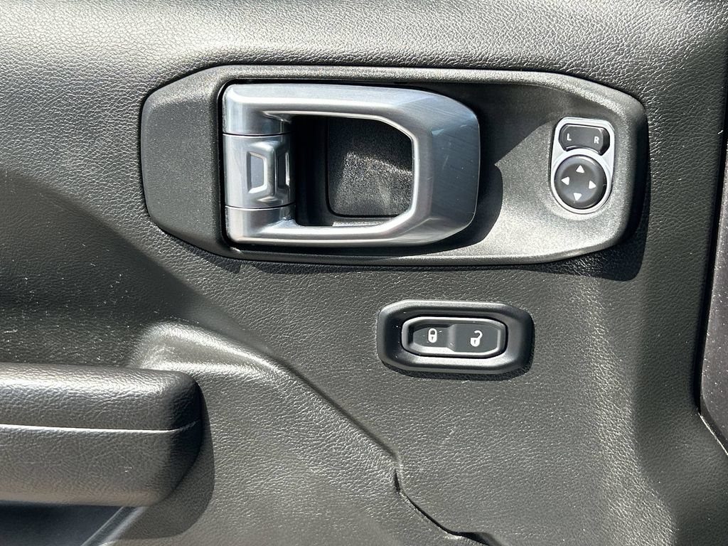 Used 2023 Jeep Gladiator Mojave AWD/4WD image 23