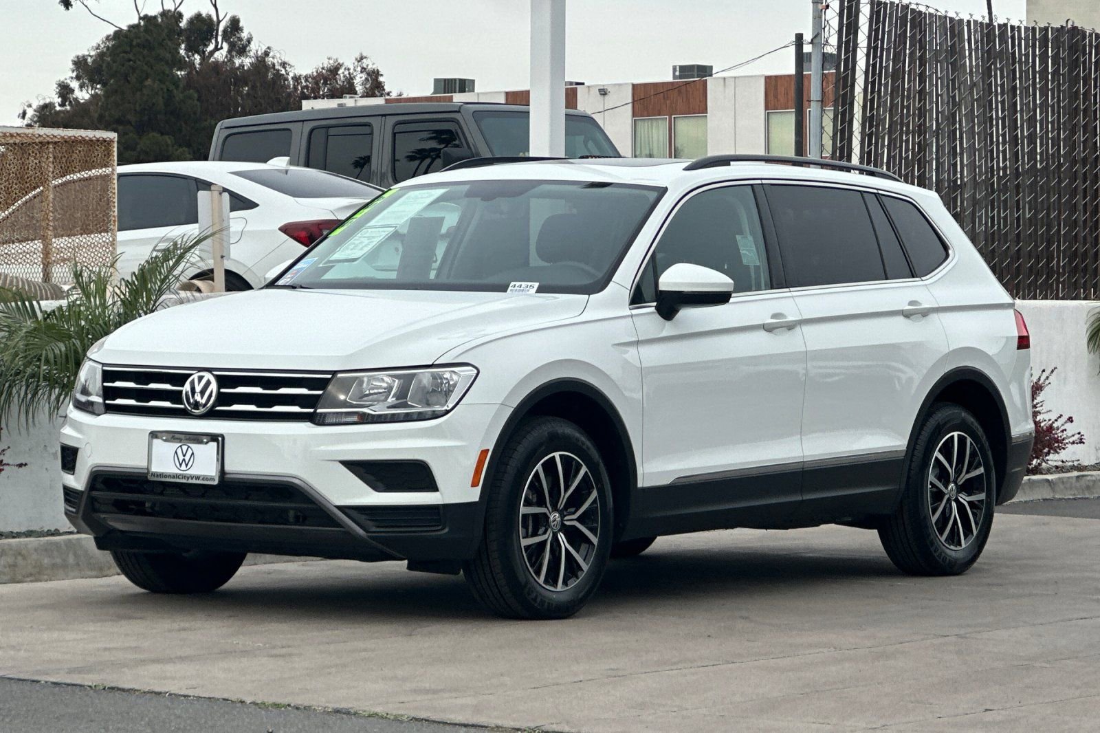 Used 2021 Volkswagen Tiguan SE w/ Panoramic Sunroof Package image 8