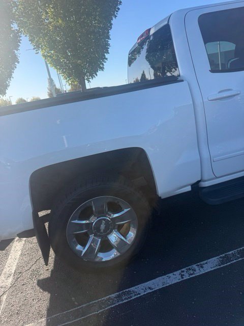 Used 2018 Chevrolet Silverado 1500 LT w/ LT Eassist Package AWD/4WD image 5