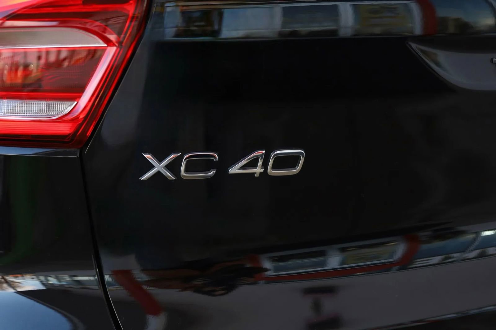 Used 2025 Volvo XC40 B5 Core image 9