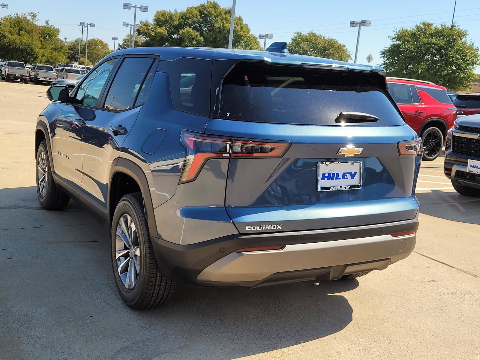 New 2027 Chevrolet Equinox LT w/ Convenience Package II FWD image 3