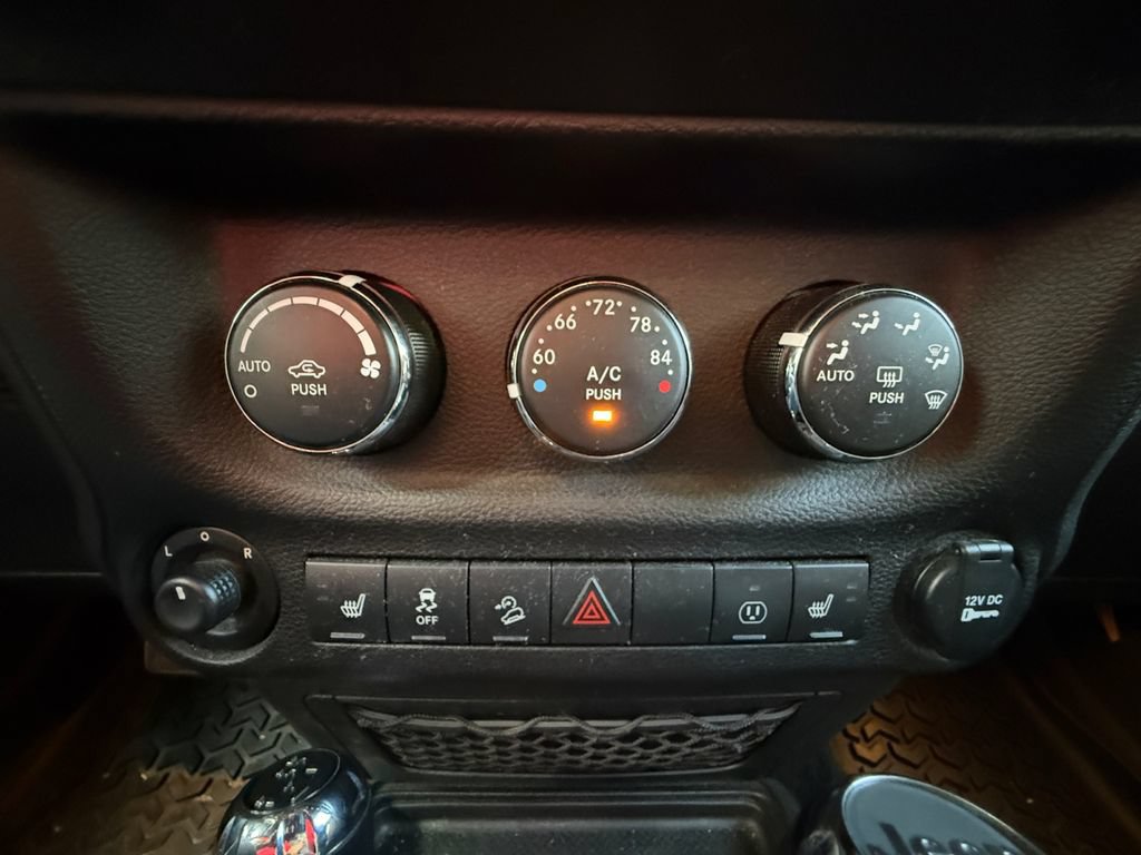 Used 2017 Jeep Wrangler Unlimited Sahara w/ Dual Top Group AWD/4WD image 25