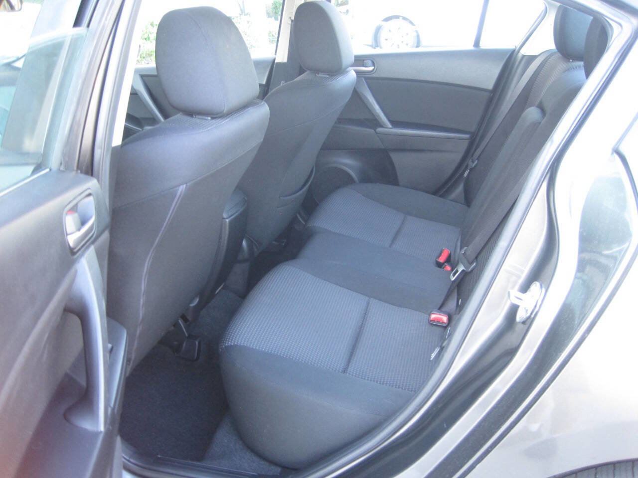 Used 2013 MAZDA MAZDA3 i Touring image 25