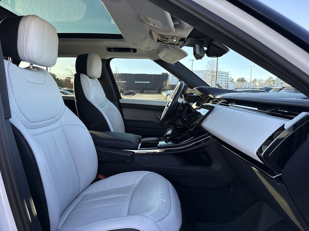 Used 2024 Land Rover Range Rover Sport Dynamic SE image 15