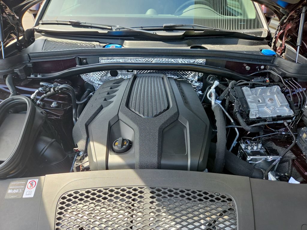 Certified 2026 Porsche Macan AWD/4WD image 31
