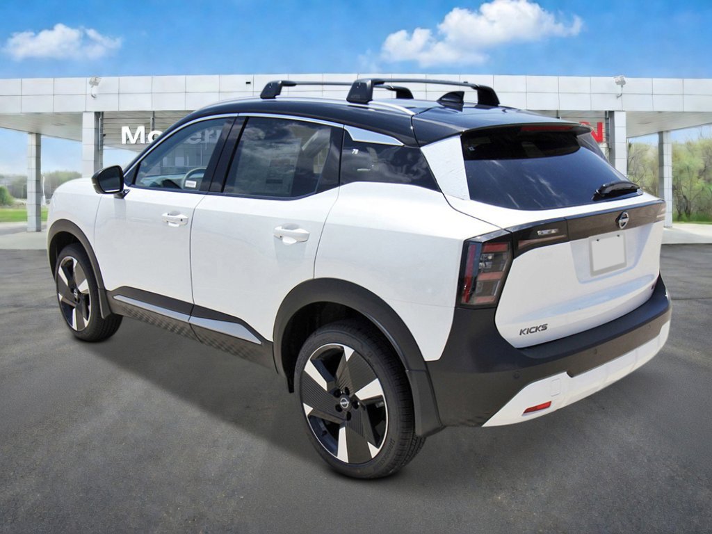 New 2026 Nissan Kicks SR FWD image 2