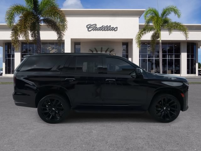 Used 2022 Cadillac Escalade Luxury w/ LPO, Illumination Package AWD/4WD image 16