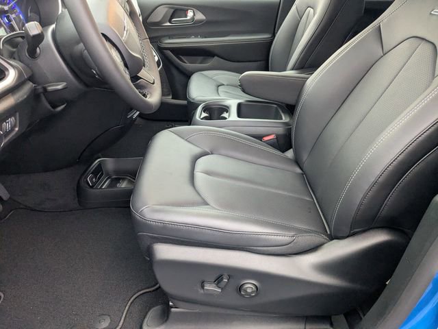 New 2026 Chrysler Pacifica Select w/ S Appearance Package image 12