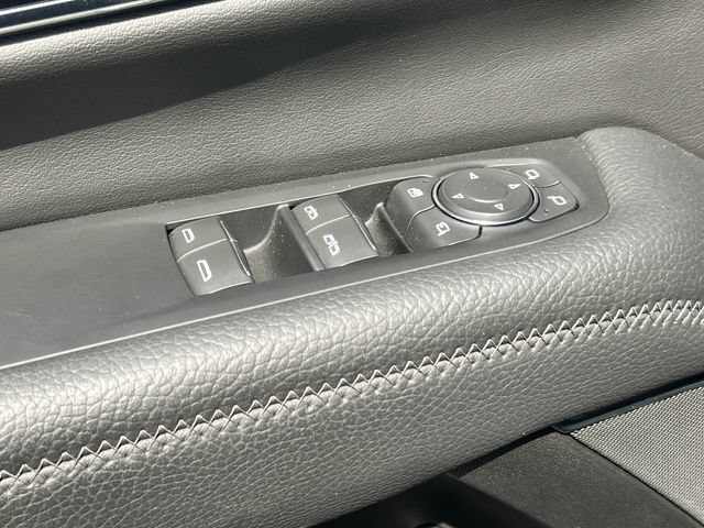 Used 2025 GMC Yukon XL Denali AWD/4WD image 19