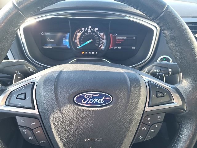 Used 2017 Ford Fusion SE w/ Equipment Group 202A image 11
