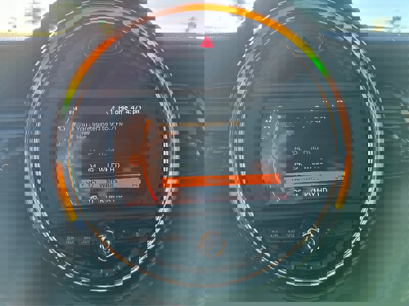 Used 2019 MINI Cooper 4-Door Hardtop w/ Signature Upholstery Package image 39