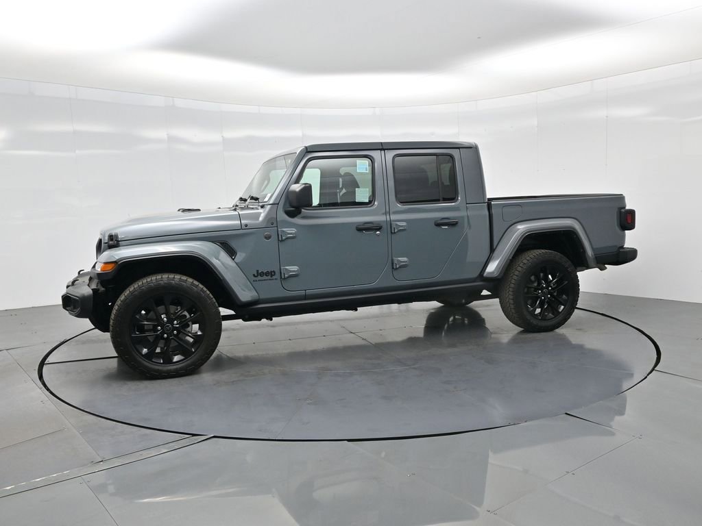 Used 2024 Jeep Gladiator Sport image 10