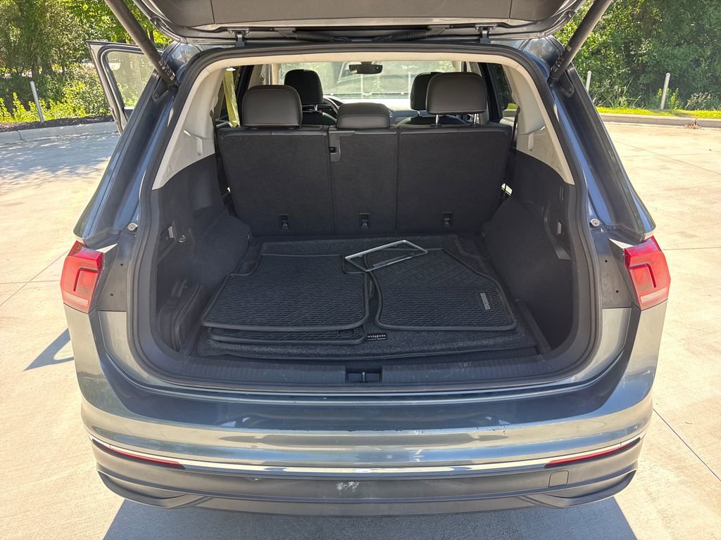 Used 2022 Volkswagen Tiguan SE AWD/4WD image 32